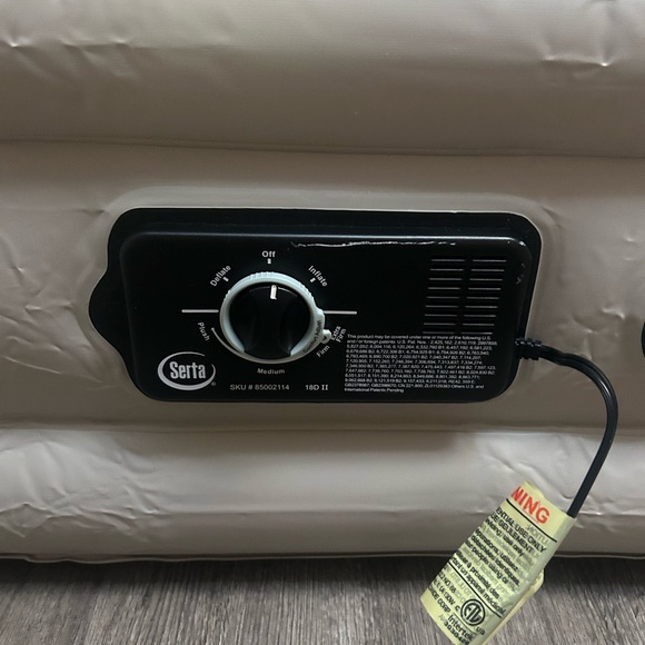 Serta Beige Inflatable Mattress with Built-in Pump - Picture 9 of 10